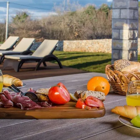Villa Luxurious In Labin With Pool Martinski