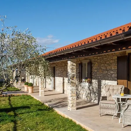 Villa Luxurious In Labin With Pool