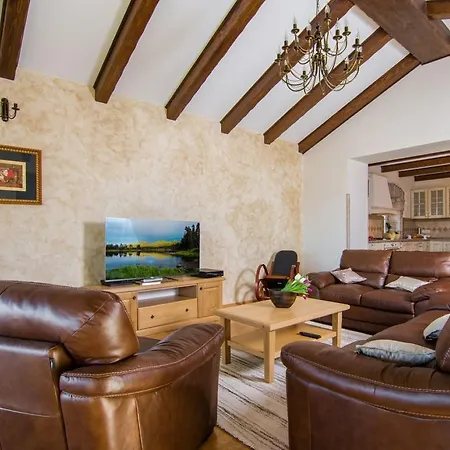 Luxurious In Labin With Pool *