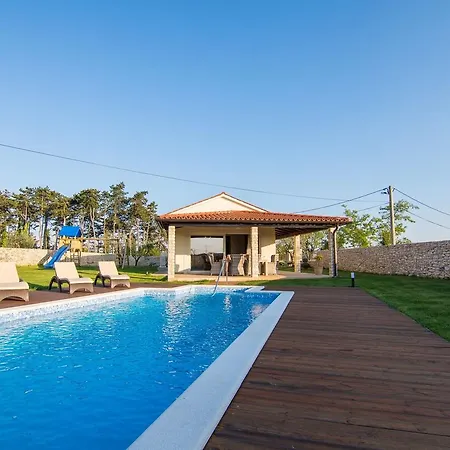 Luxurious In Labin With Pool Villa Martinski
