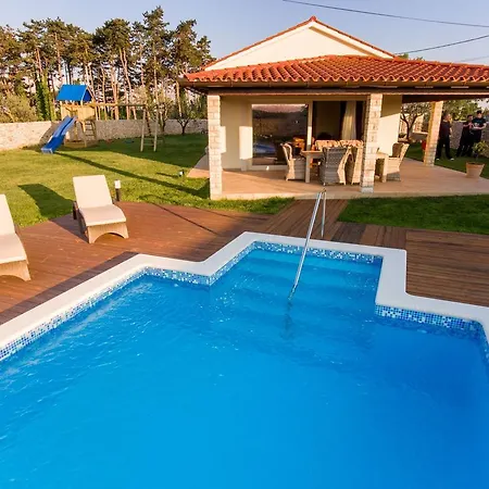 Villa Luxurious In Labin With Pool